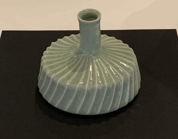 灰釉しのぎ花器