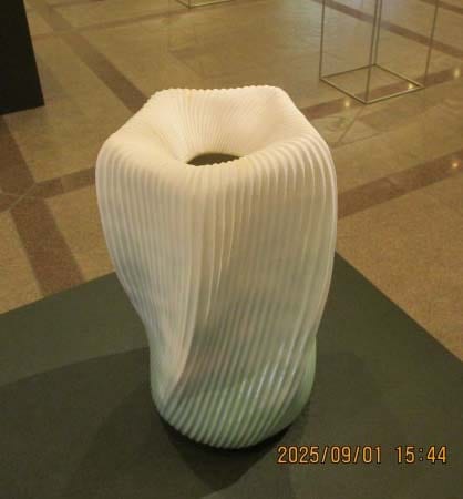 青釉氷裂花器
